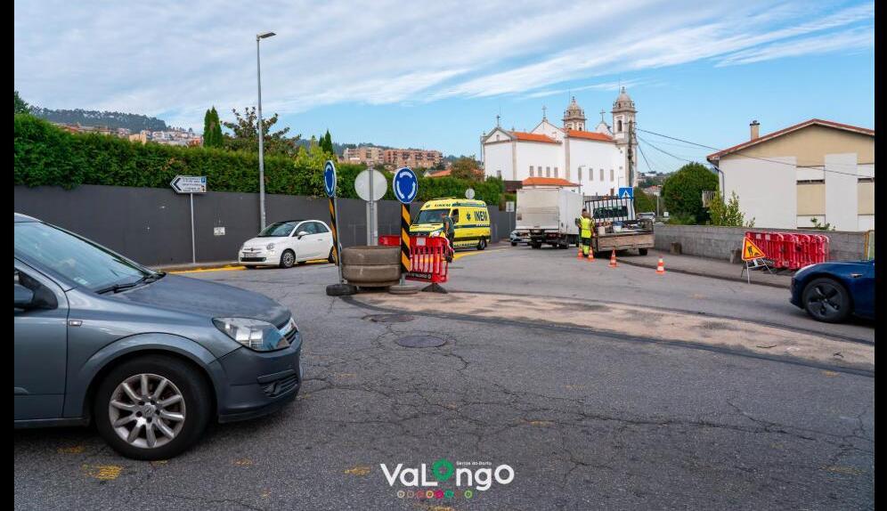 Rotunda provisória instalada pelo Município de Valongo na Rua da Misericórdia, junto à ULS São João